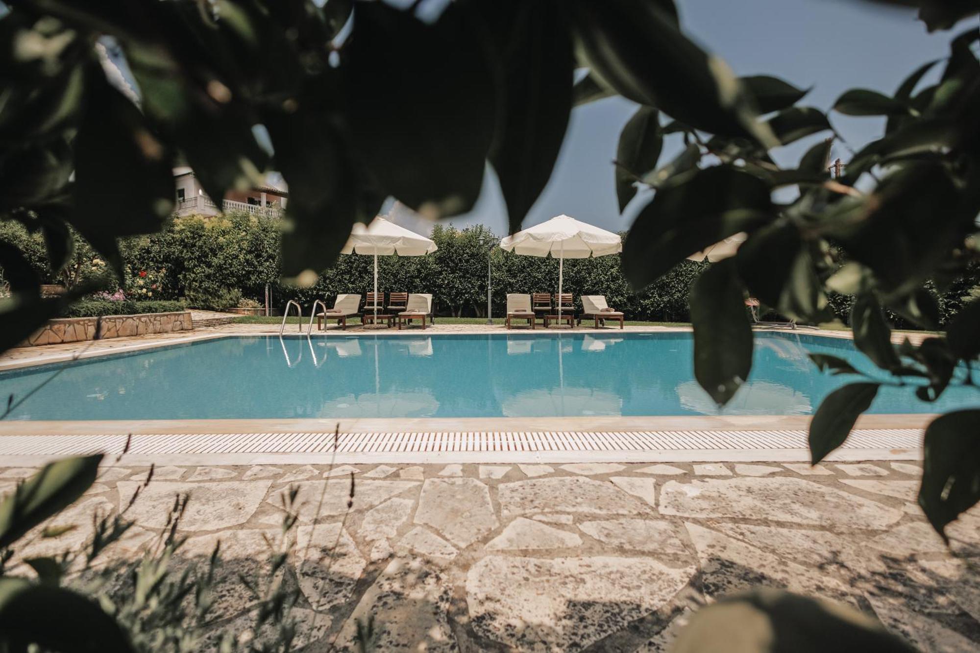 Cha Nanakas Village Aparthotel 3*