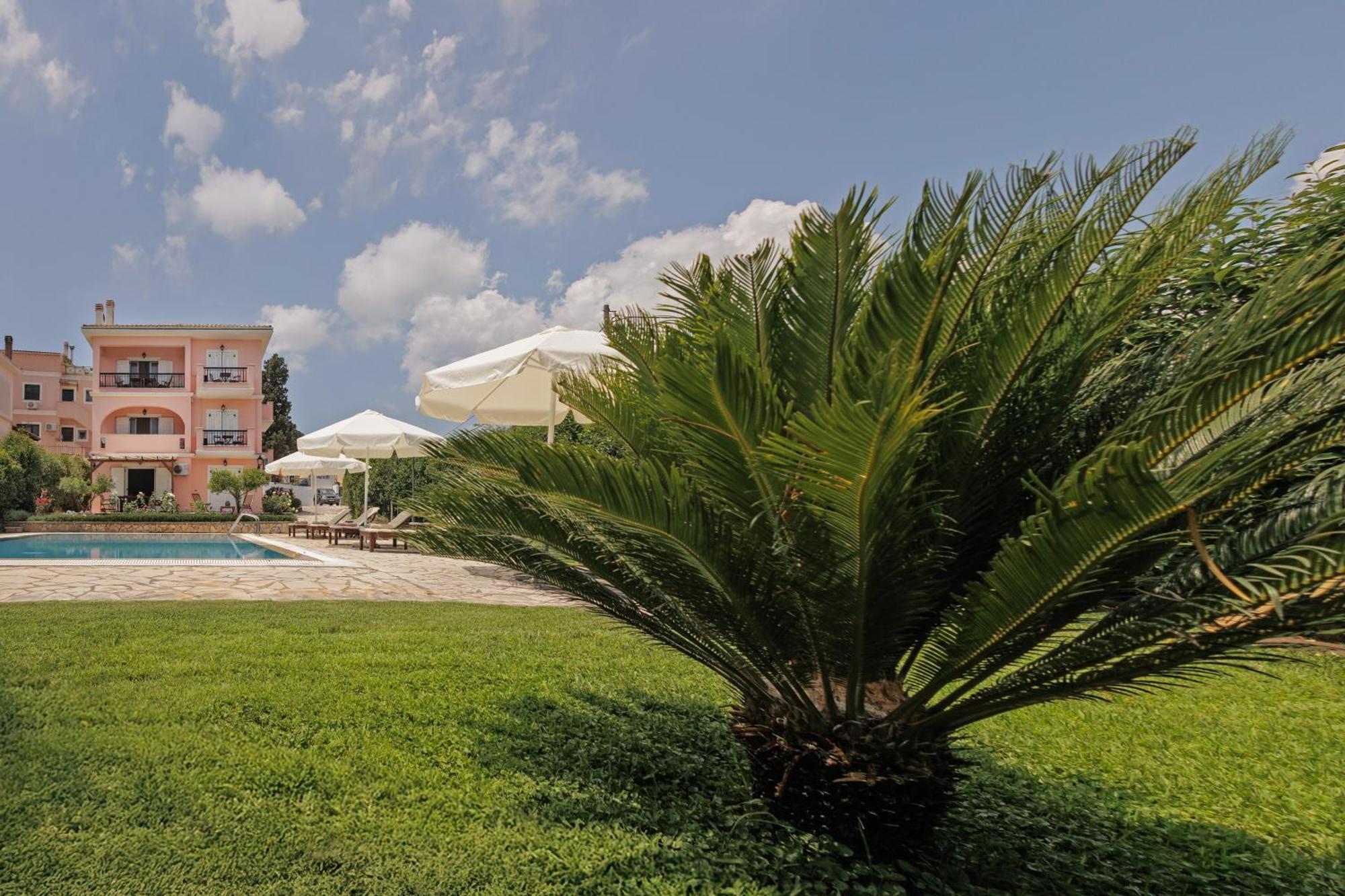 Cha Nanakas Village Aparthotel
